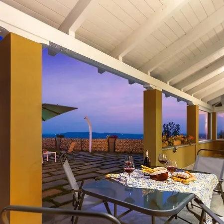 Vila Tramonto Albese 4, Emma