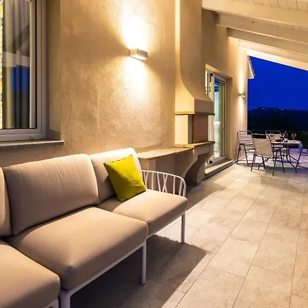 Tramonto Albese 4, Emma Vila