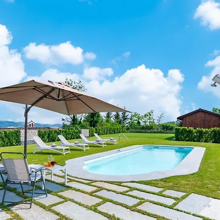 וילה Tramonto Albese 4, Emma *