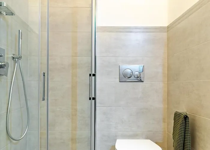 Vila Tramonto Albese 4, Emma