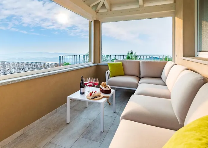 Villa Tramonto Albese 4, Emma *