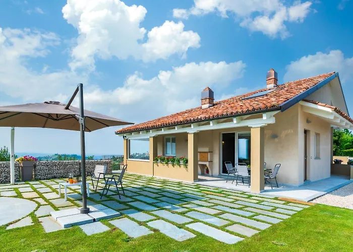 Vila Tramonto Albese 4, Emma