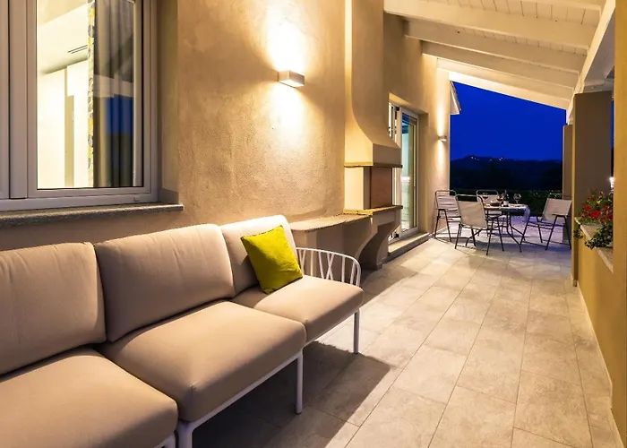 Tramonto Albese 4, Emma Vila